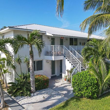 Sunshine Shores Boutique Apartments Palm Beach Shores Buitenkant foto