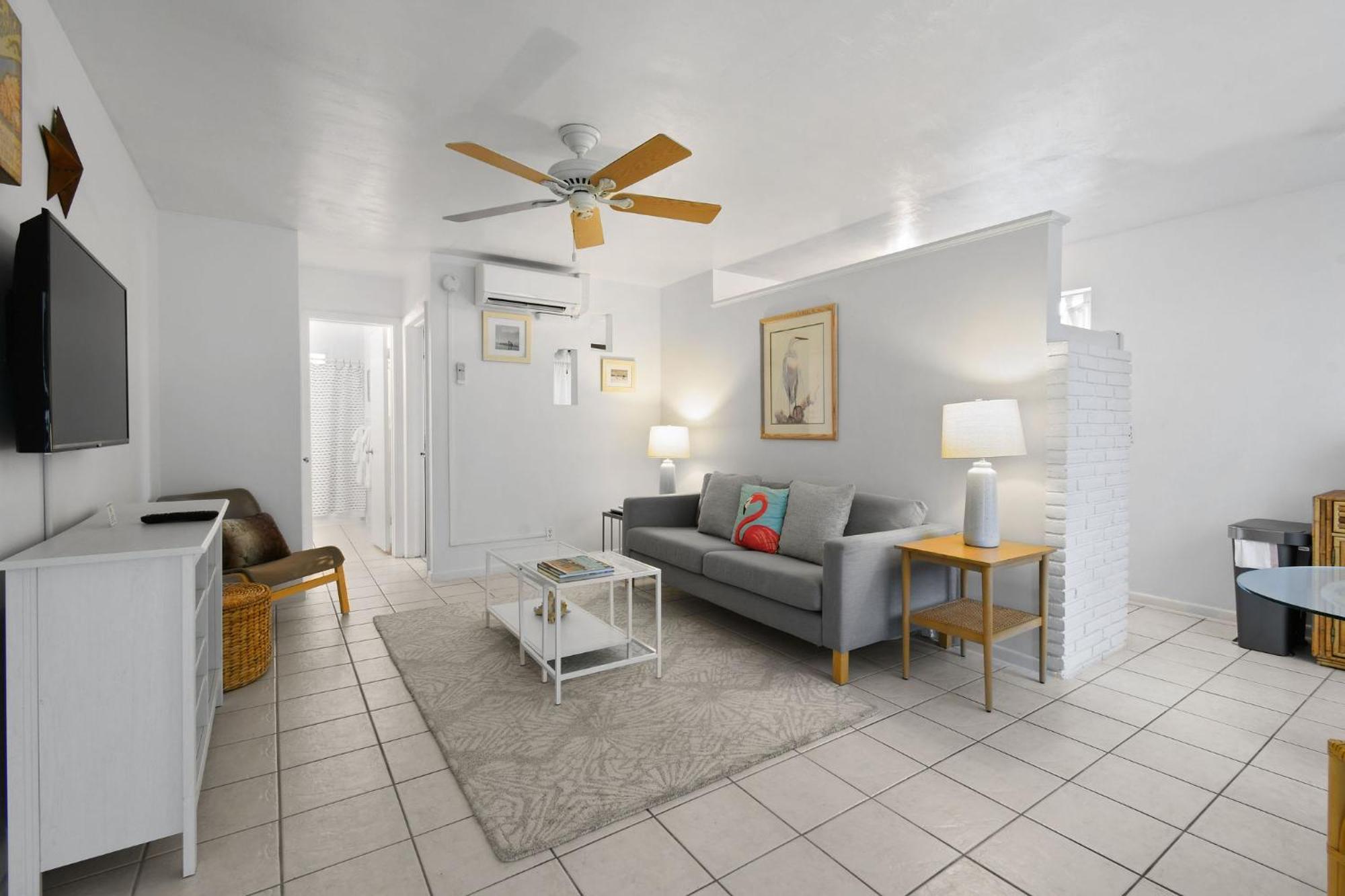 Sunshine Shores Boutique Apartments Palm Beach Shores Buitenkant foto