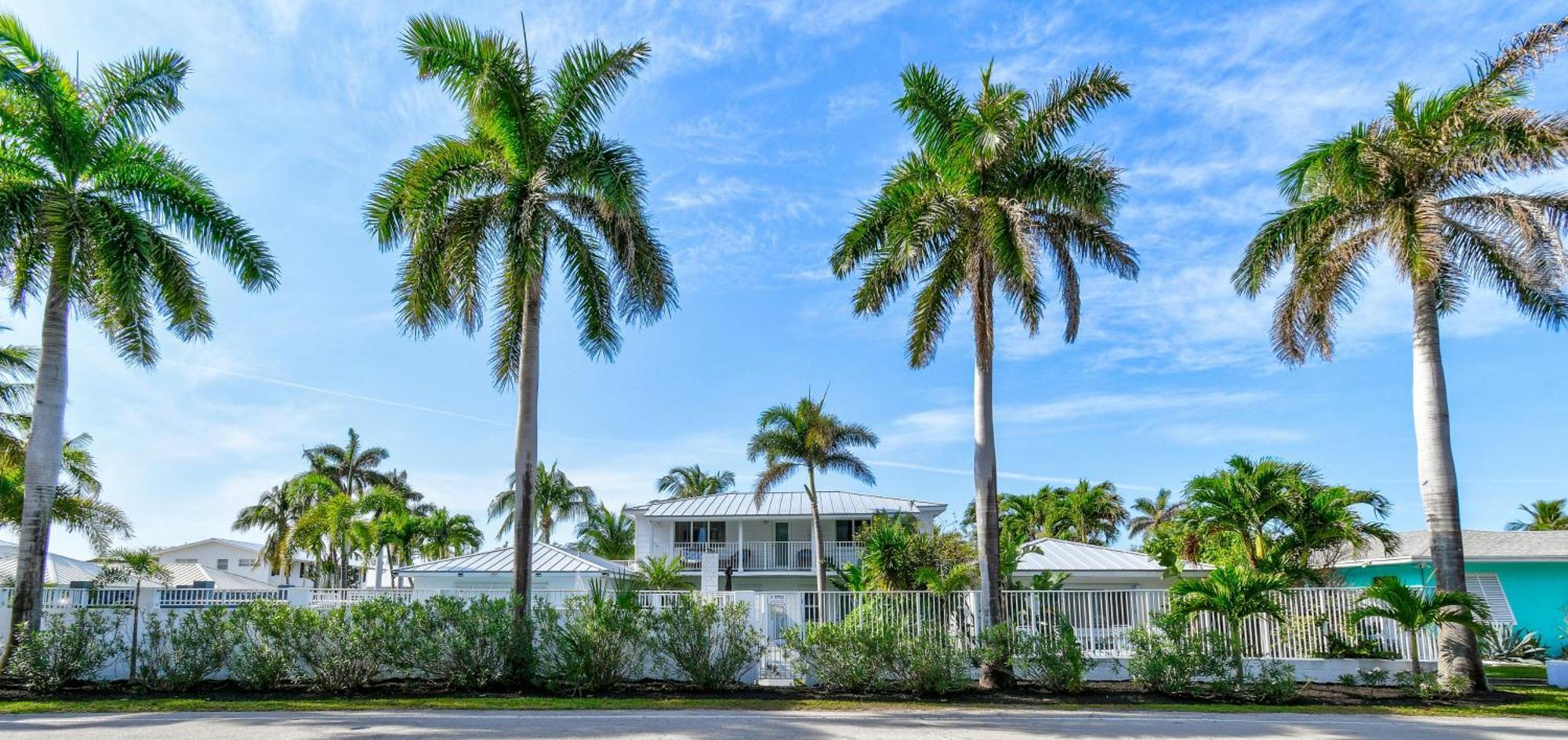 Sunshine Shores Boutique Apartments Palm Beach Shores Buitenkant foto