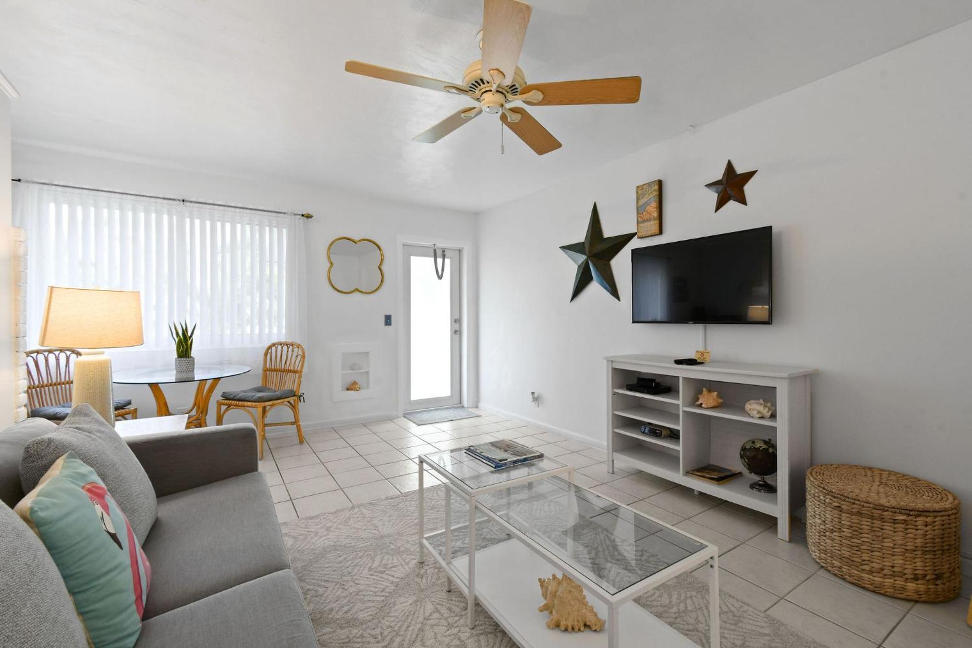Sunshine Shores Boutique Apartments Palm Beach Shores Buitenkant foto