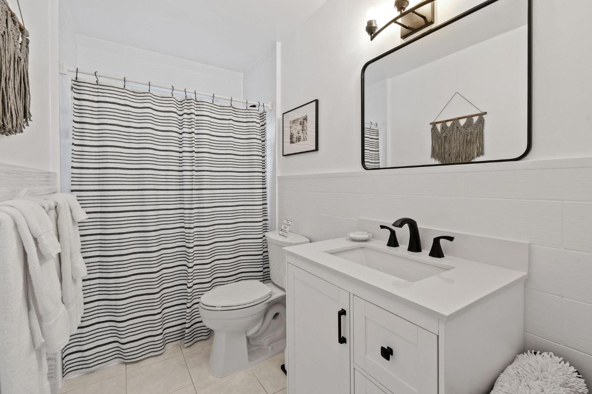 Sunshine Shores Boutique Apartments Palm Beach Shores Buitenkant foto