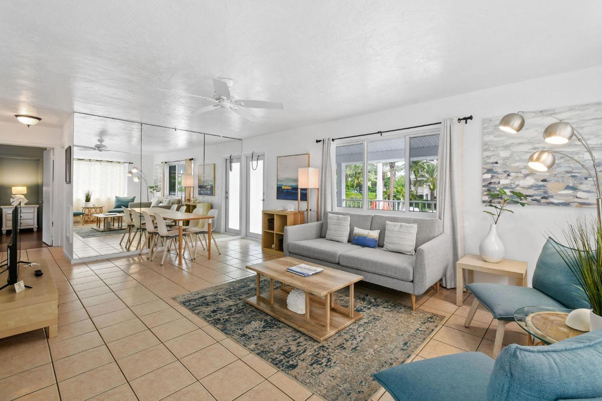 Sunshine Shores Boutique Apartments Palm Beach Shores Buitenkant foto