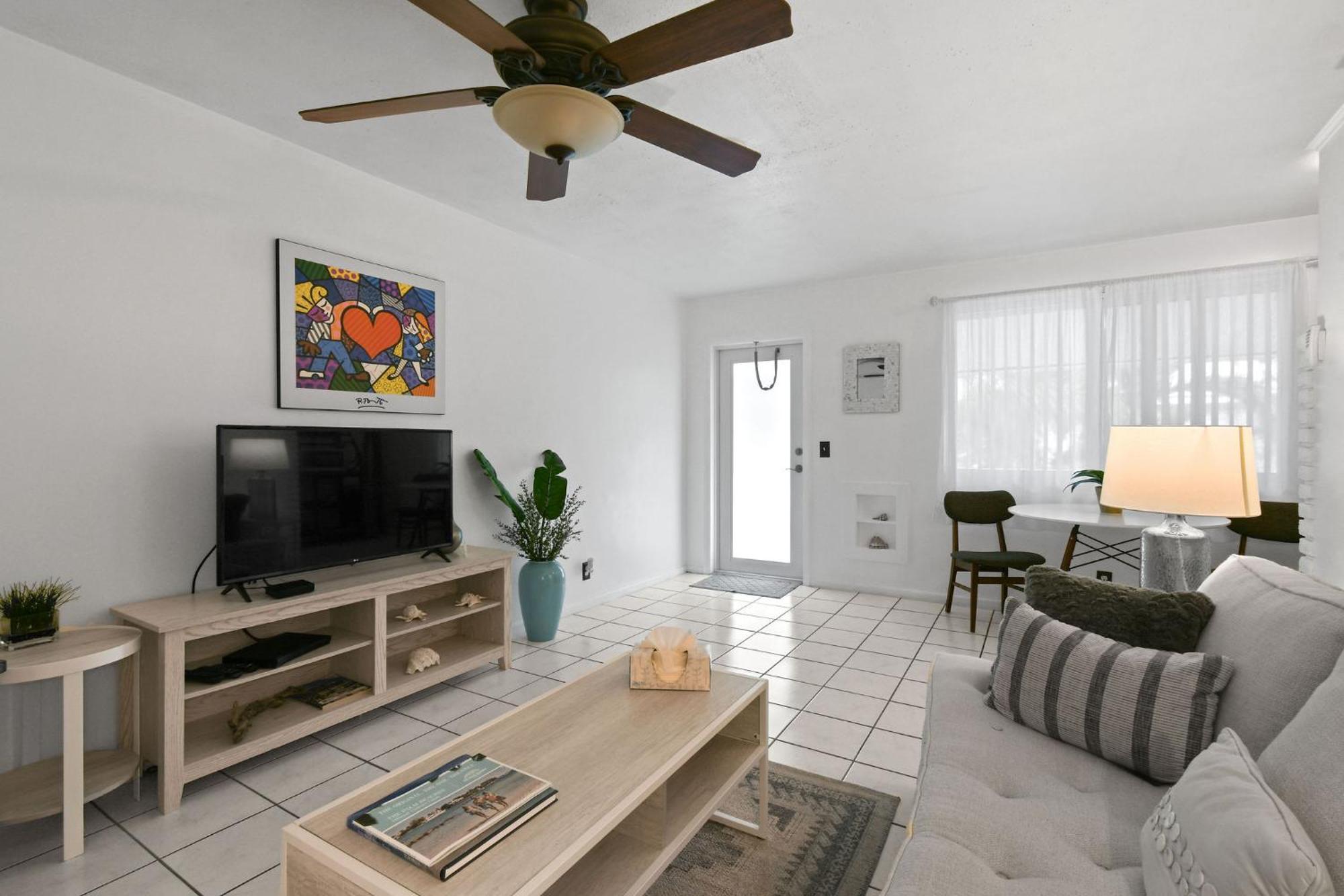 Sunshine Shores Boutique Apartments Palm Beach Shores Buitenkant foto