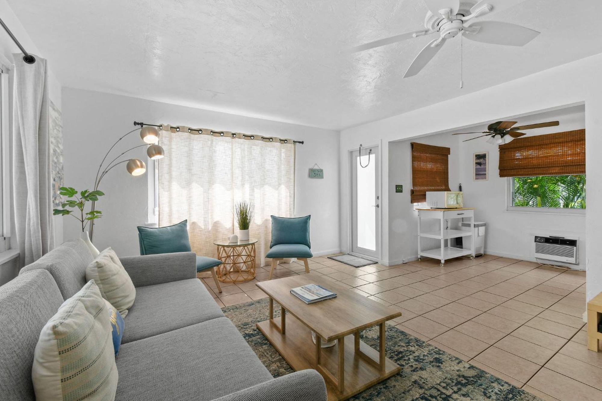 Sunshine Shores Boutique Apartments Palm Beach Shores Buitenkant foto