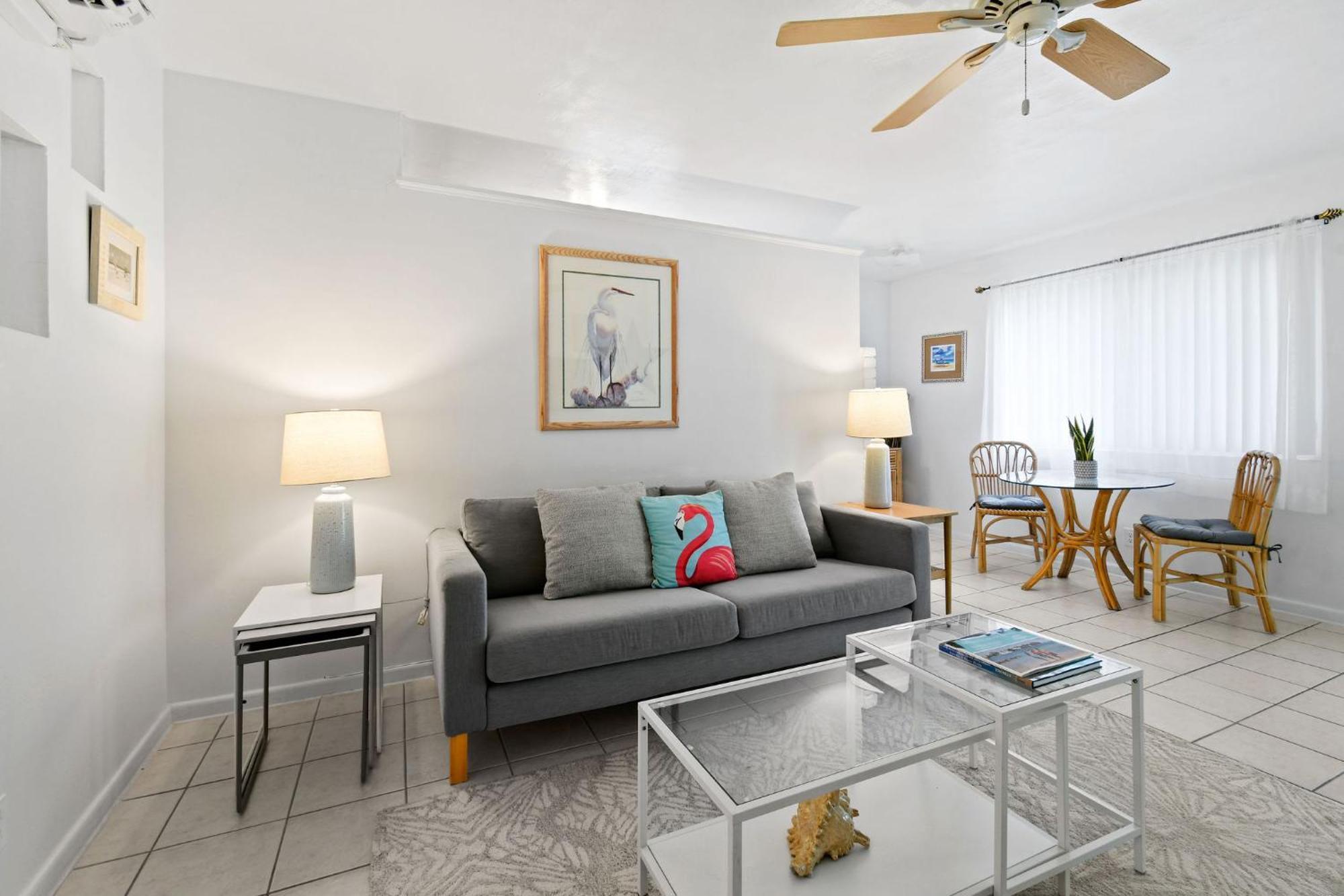 Sunshine Shores Boutique Apartments Palm Beach Shores Buitenkant foto