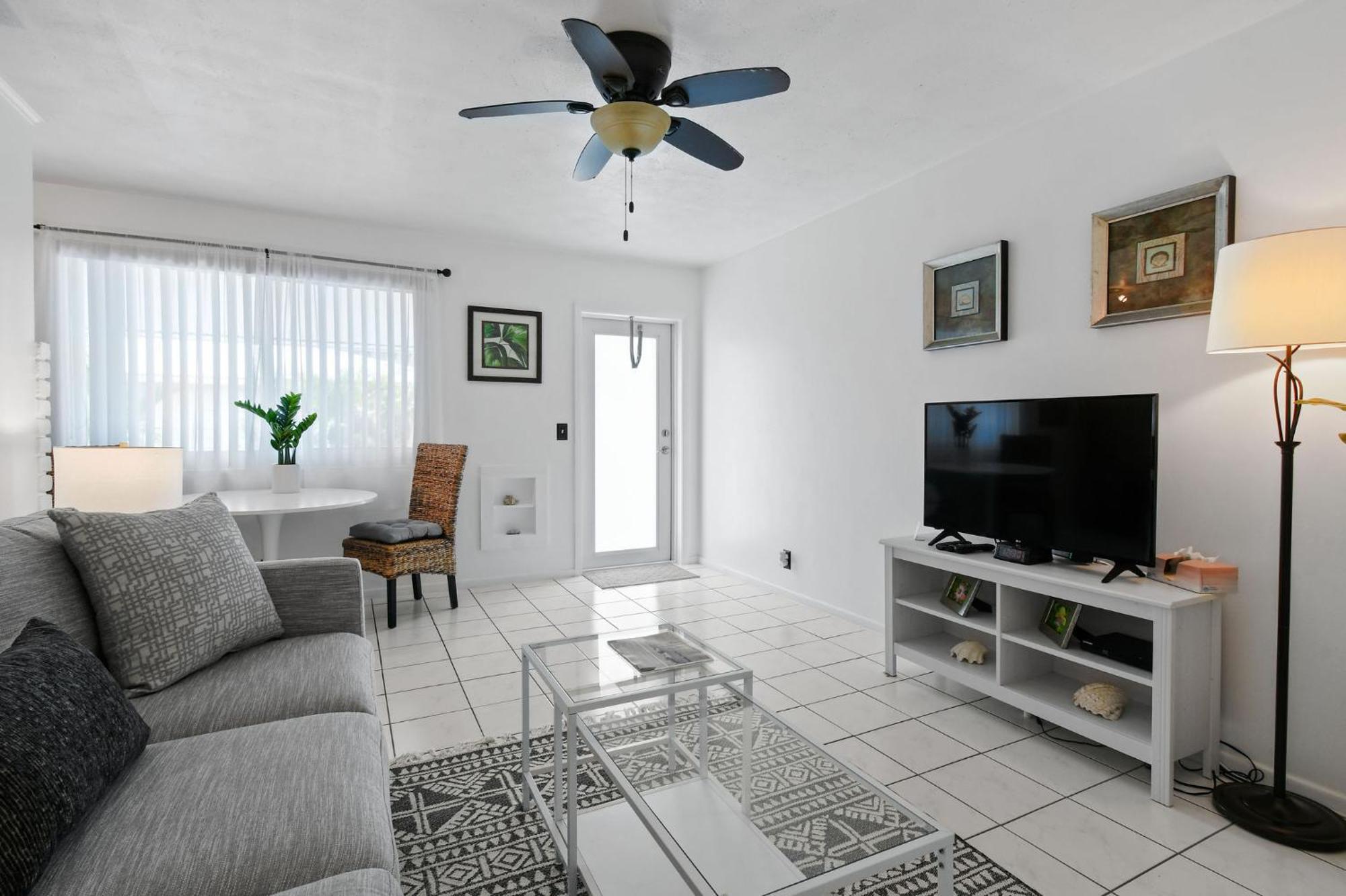 Sunshine Shores Boutique Apartments Palm Beach Shores Buitenkant foto