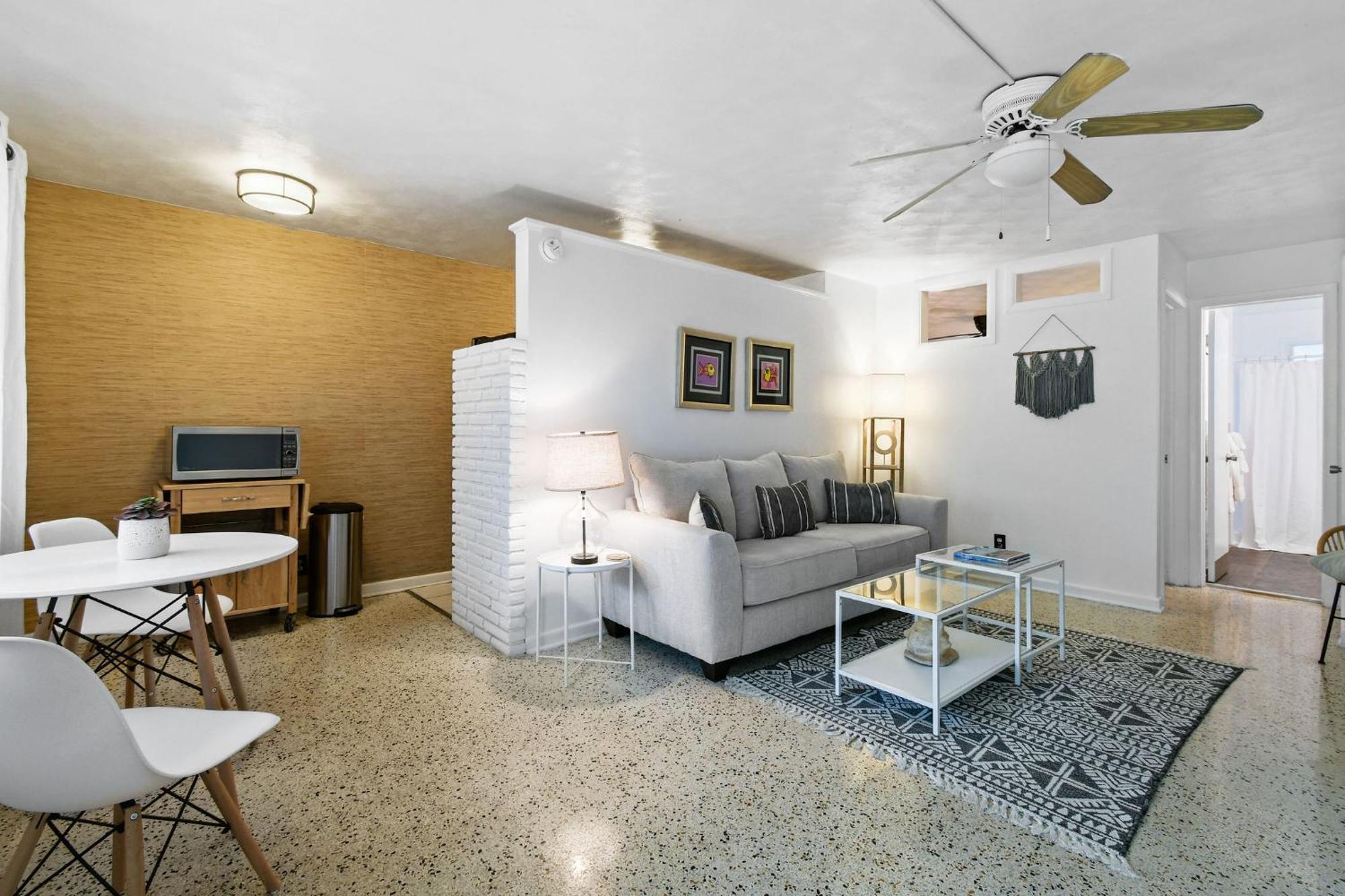 Sunshine Shores Boutique Apartments Palm Beach Shores Buitenkant foto