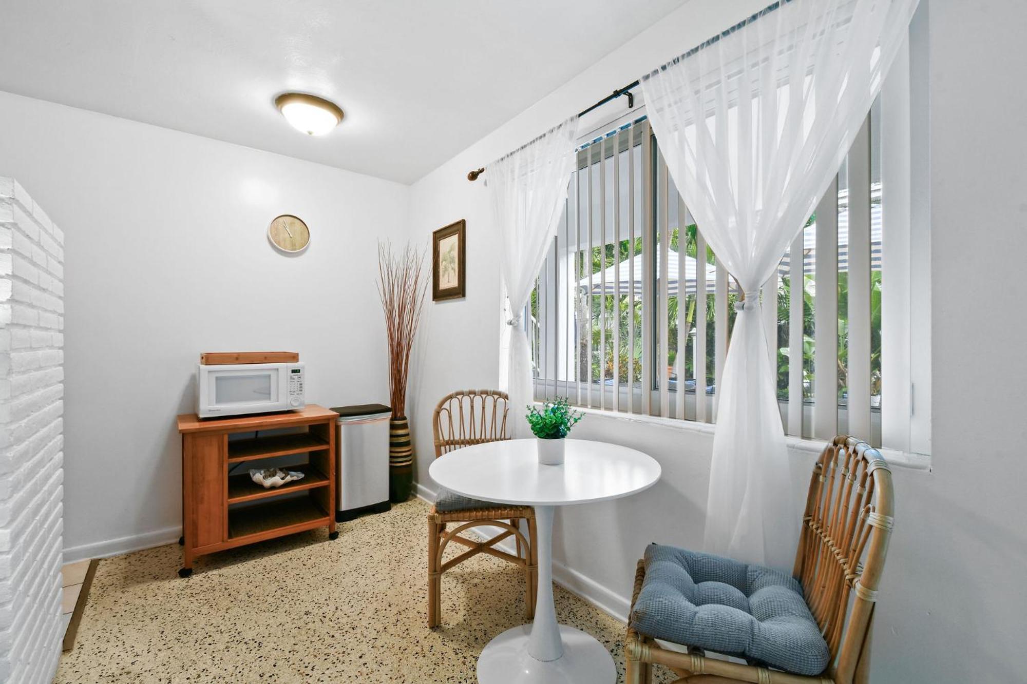 Sunshine Shores Boutique Apartments Palm Beach Shores Buitenkant foto