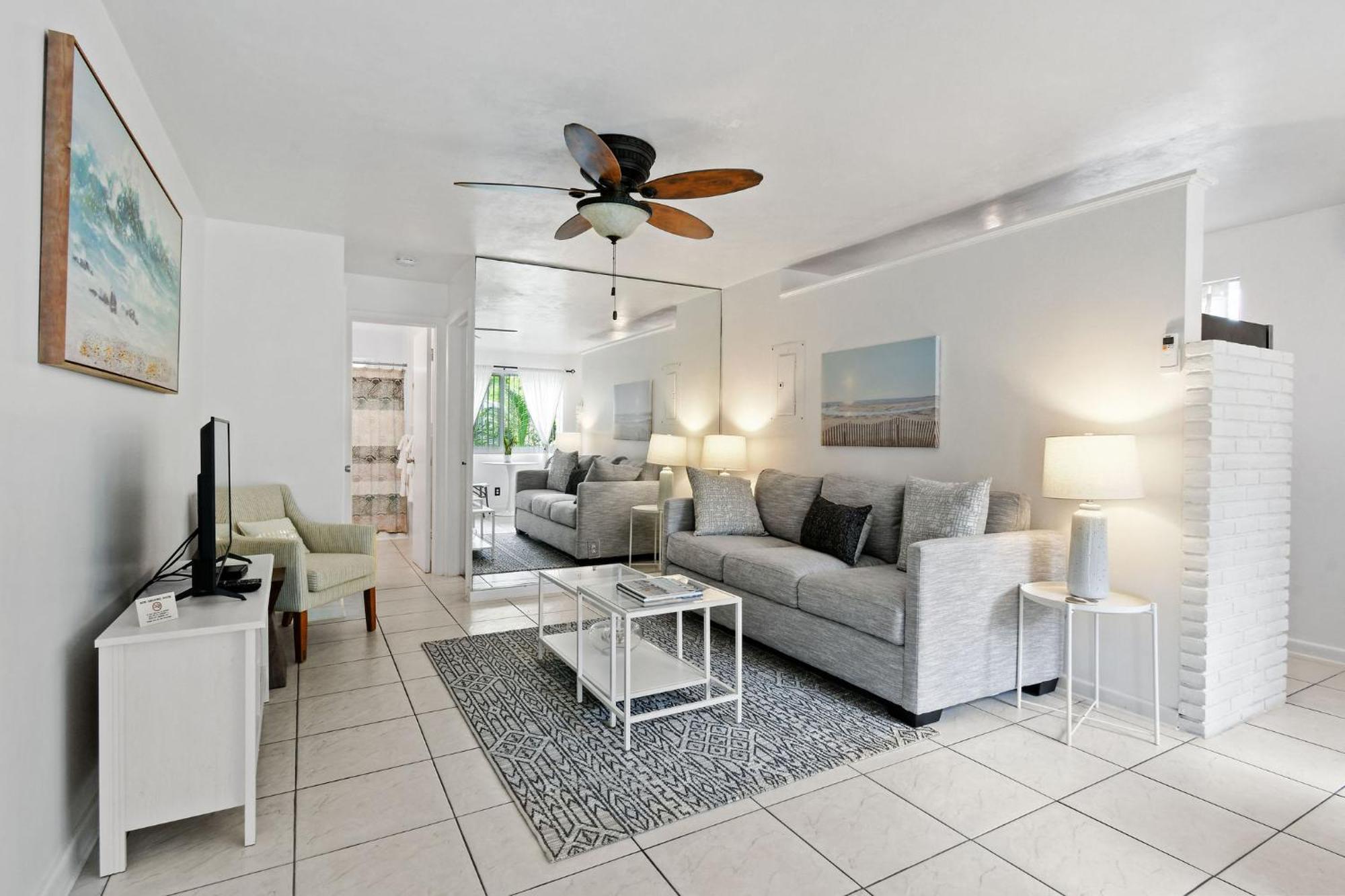Sunshine Shores Boutique Apartments Palm Beach Shores Buitenkant foto