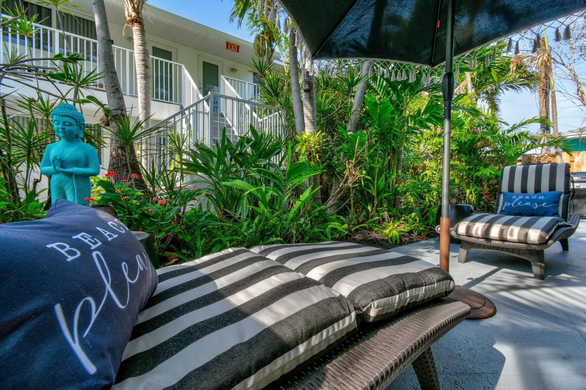 Sunshine Shores Boutique Apartments Palm Beach Shores Buitenkant foto