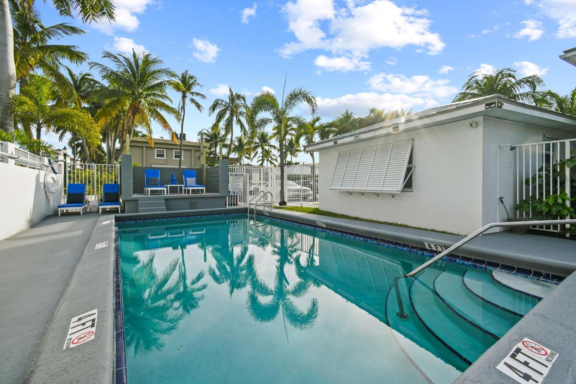 Sunshine Shores Boutique Apartments Palm Beach Shores Buitenkant foto