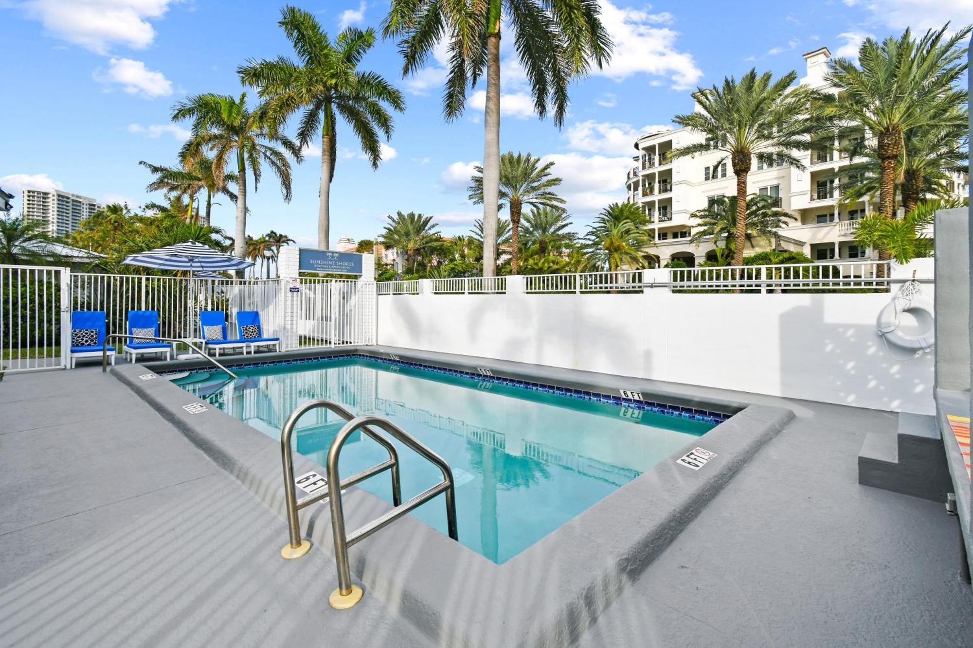 Sunshine Shores Boutique Apartments Palm Beach Shores Buitenkant foto