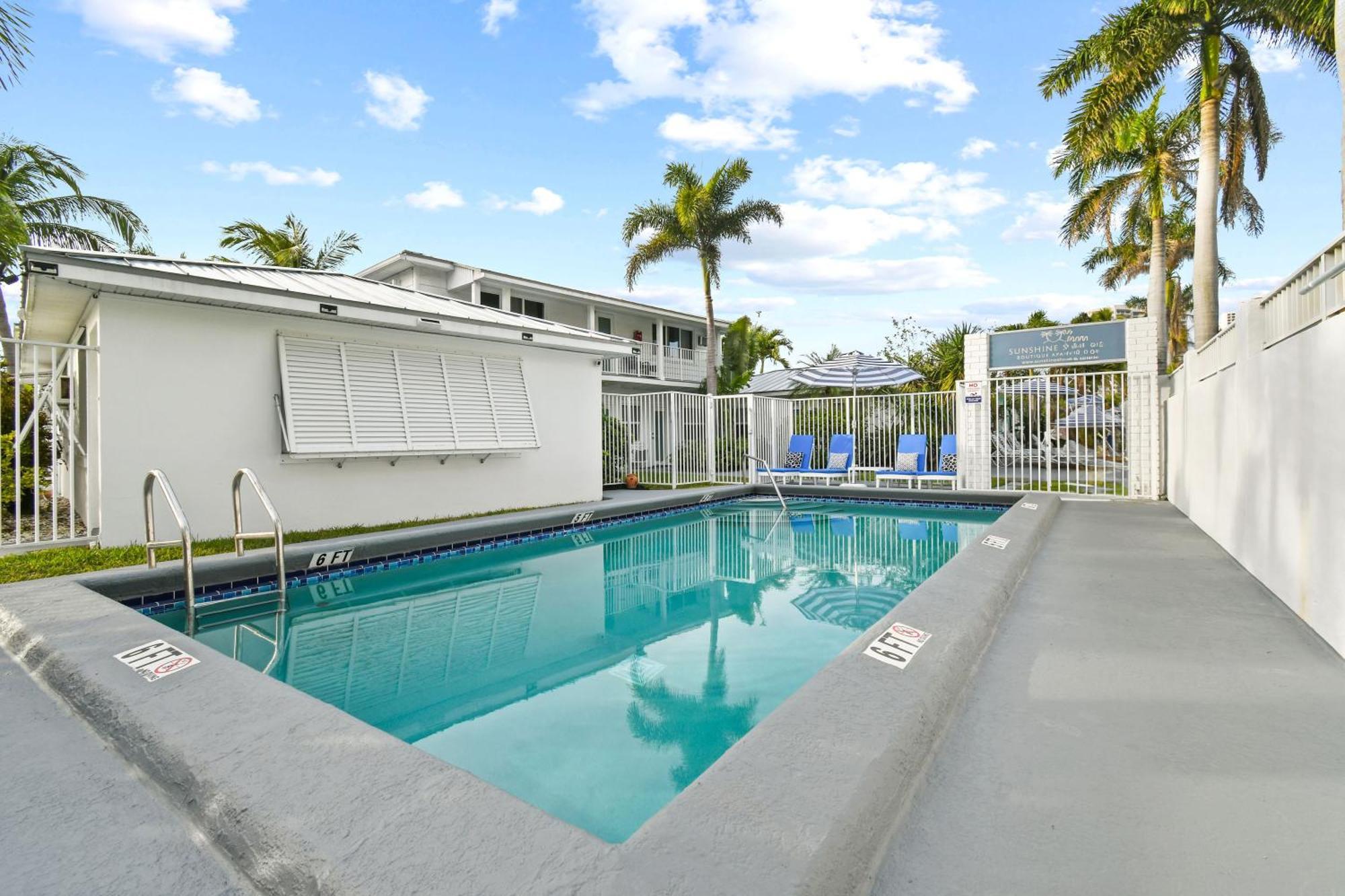 Sunshine Shores Boutique Apartments Palm Beach Shores Buitenkant foto