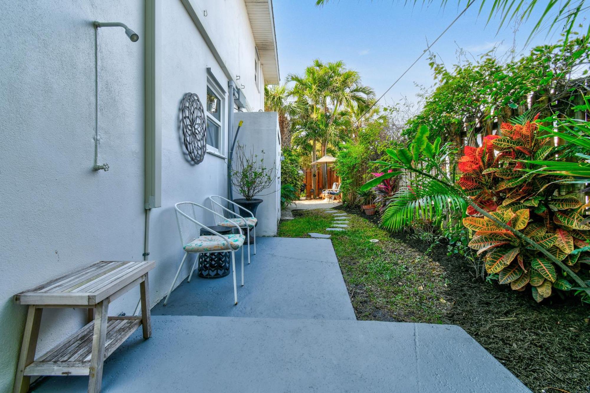 Sunshine Shores Boutique Apartments Palm Beach Shores Buitenkant foto