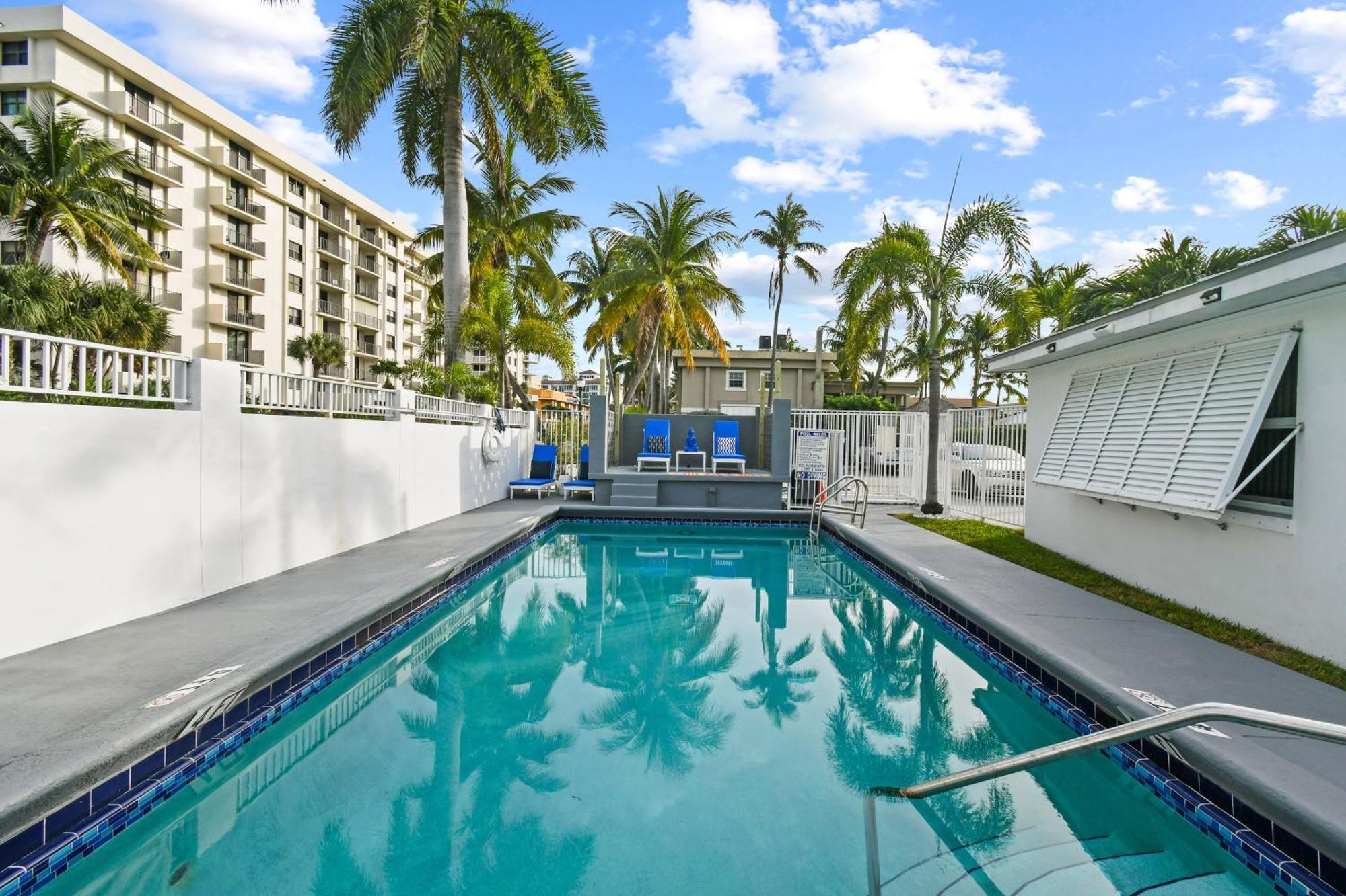 Sunshine Shores Boutique Apartments Palm Beach Shores Buitenkant foto