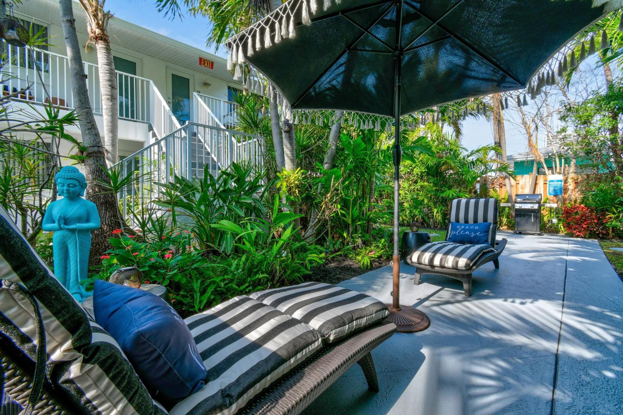Sunshine Shores Boutique Apartments Palm Beach Shores Buitenkant foto