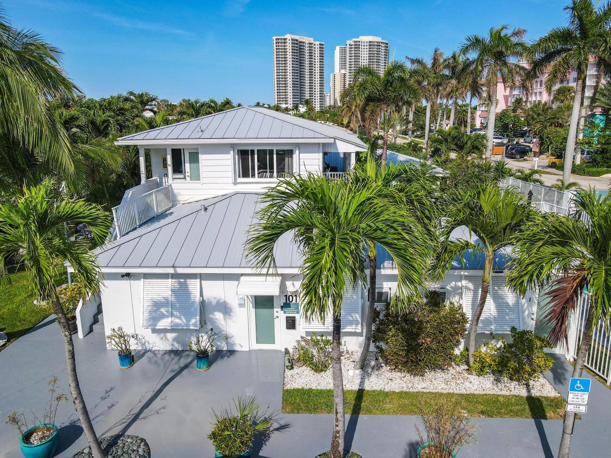 Sunshine Shores Boutique Apartments Palm Beach Shores Buitenkant foto
