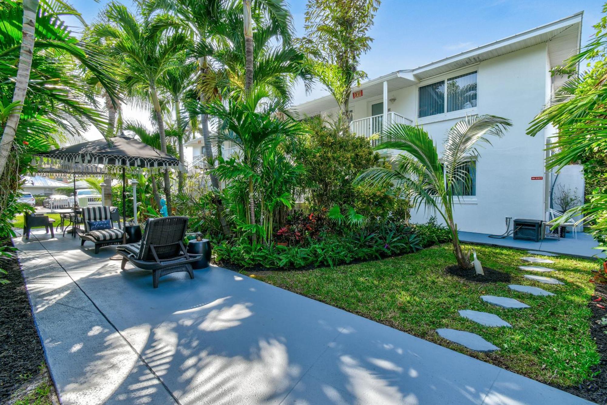 Sunshine Shores Boutique Apartments Palm Beach Shores Buitenkant foto