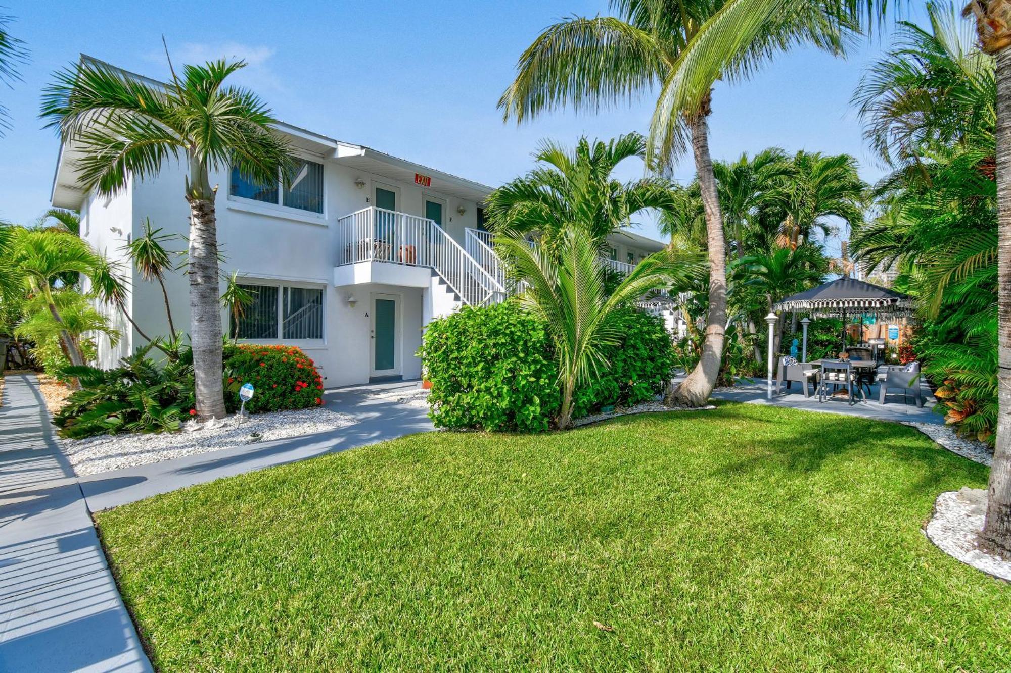 Sunshine Shores Boutique Apartments Palm Beach Shores Buitenkant foto